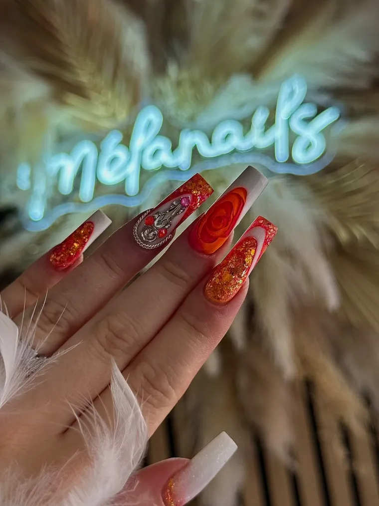 Nail art pastel et strass