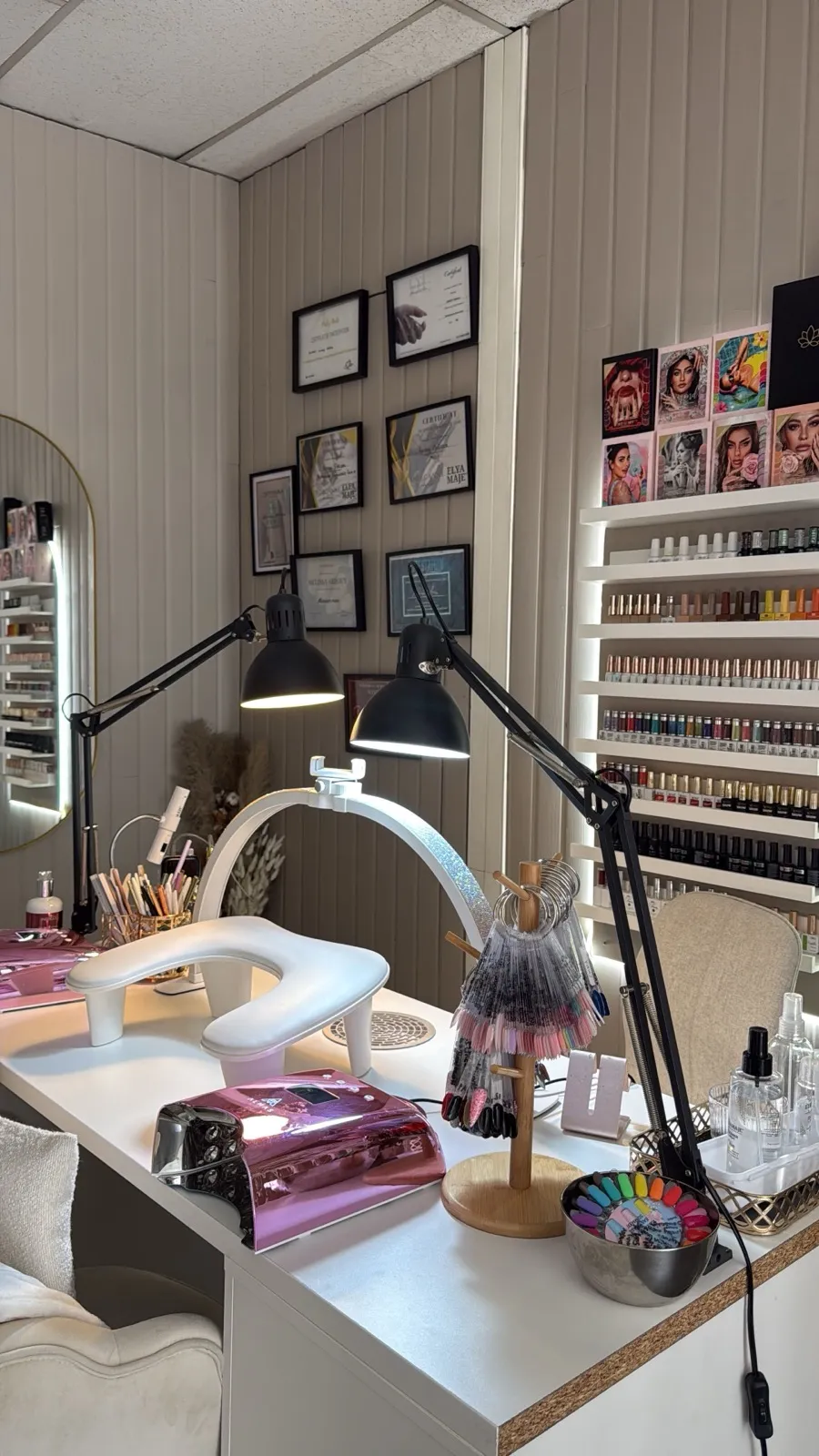 Le poste de pose du salon Mélanails